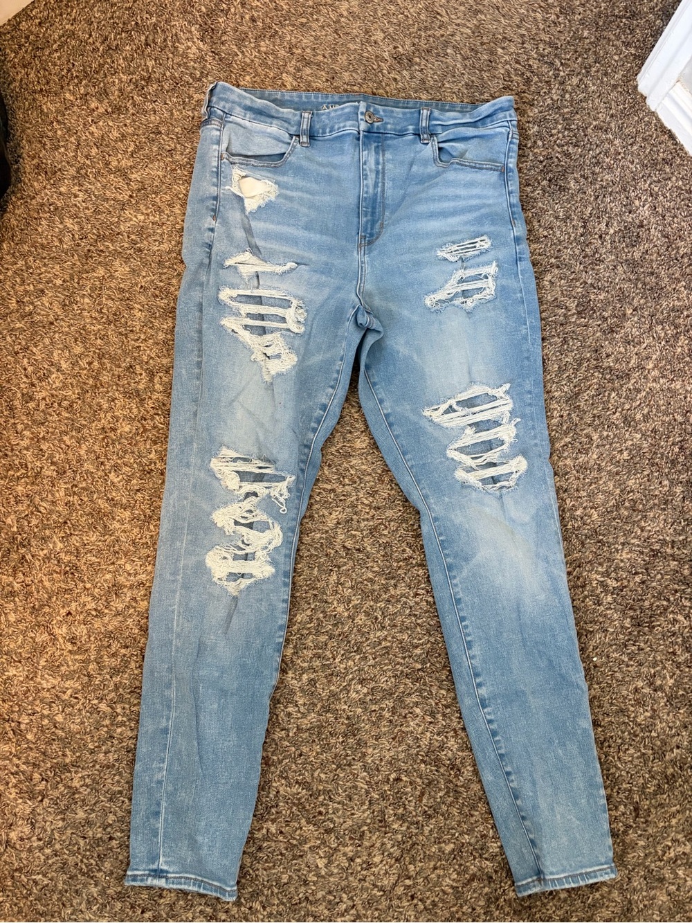 American Eagle Outfitters Light Blue Distressed Jeggings size 18 long